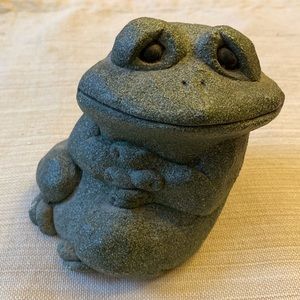 LOU RANKIN’S CREATIONS 1992 Feelin’ Fine Frog Figurine. Numbered 997.